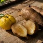 Yuzu et patates douces sur table en bois, exemple de fruit ou légume en y